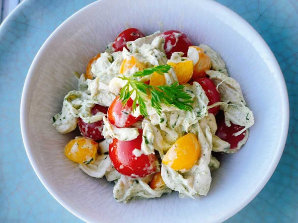 人参間引き菜の七変化~ささみとトマトの麹マヨソース和え~